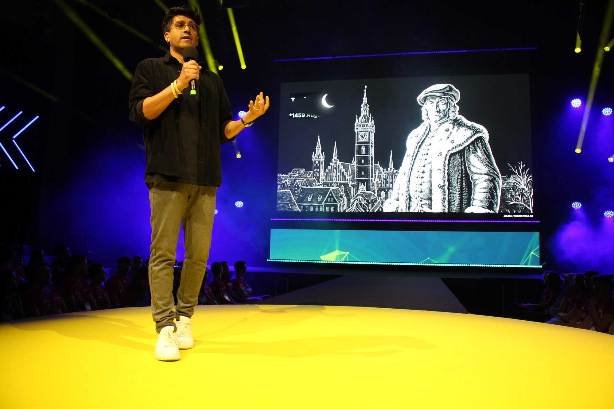 Das Rocketeer Festival 2026. KI-Berater Julian Yogeshwar sprach dort über KI und warum die Zukunft gut wird. Foto: B4B/ Katharina Seeburger