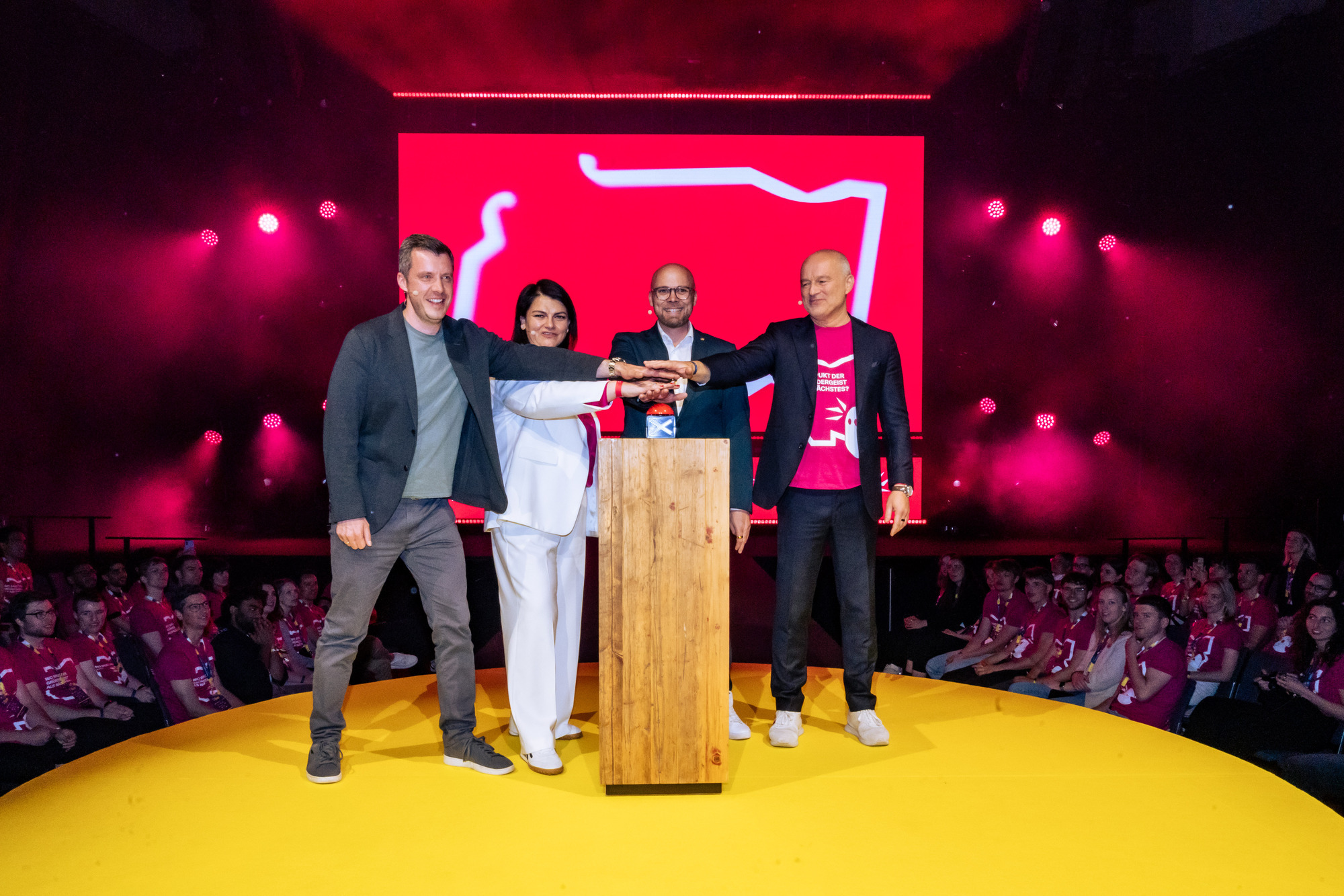 Startschuss für die MittelstandMacher (v.l.n.r.; ): Stefan Drüssler, Ramona Meinzer, Dr. Fabian Mehring, Prof. Gordon Rohrmair. Foto: Mittelstandmacher@StMD