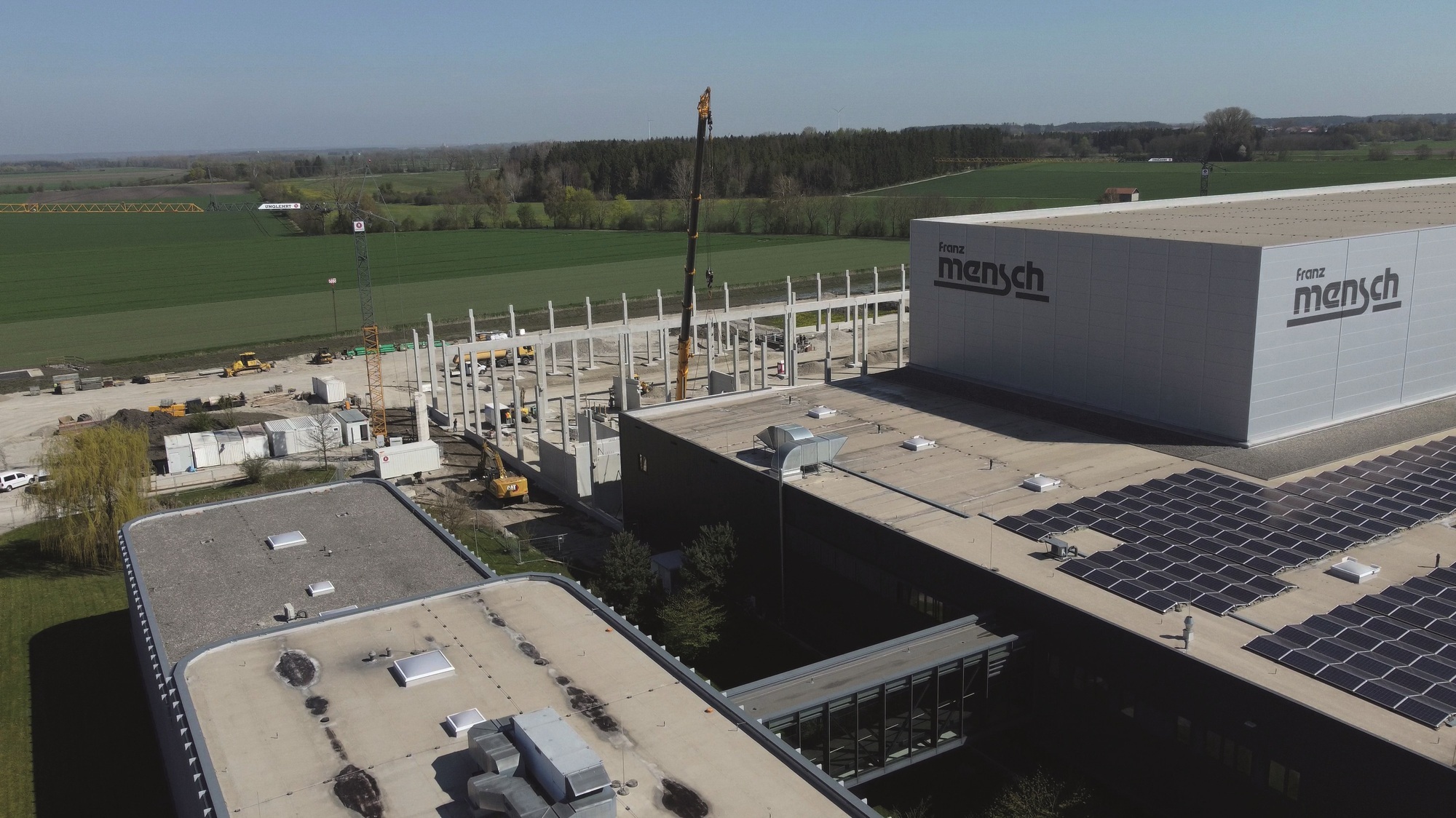 Der Bau des neuen Logistikzentrums der Franz Mensch GmbH schreitet planmäßig voran. Foto: Franz Mensch