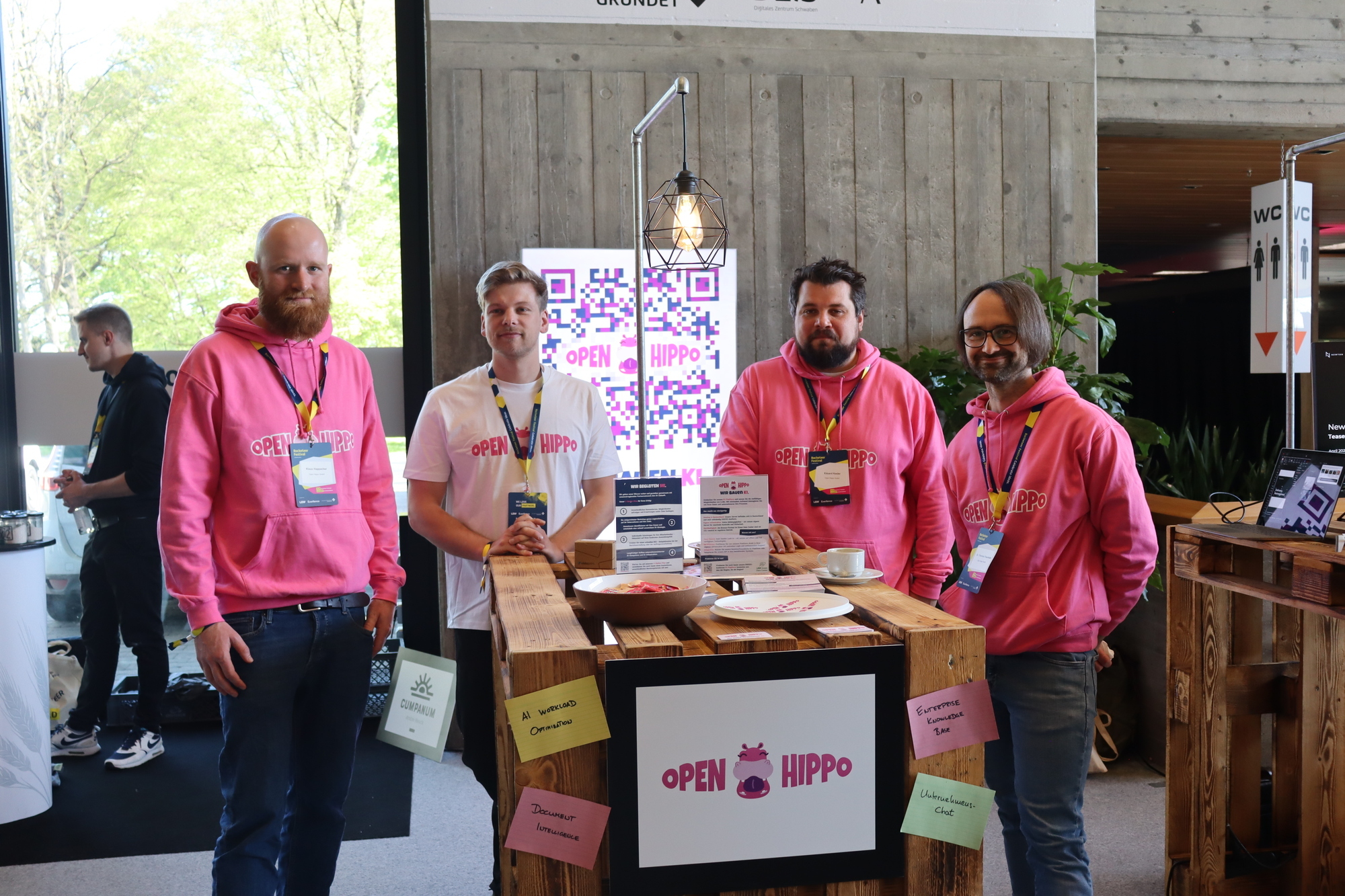 Von links: Klaus Happacher, Tim Köhler, Eduard Kesler und Dr. Thomas Fraunholz. Foto: Open Hippo