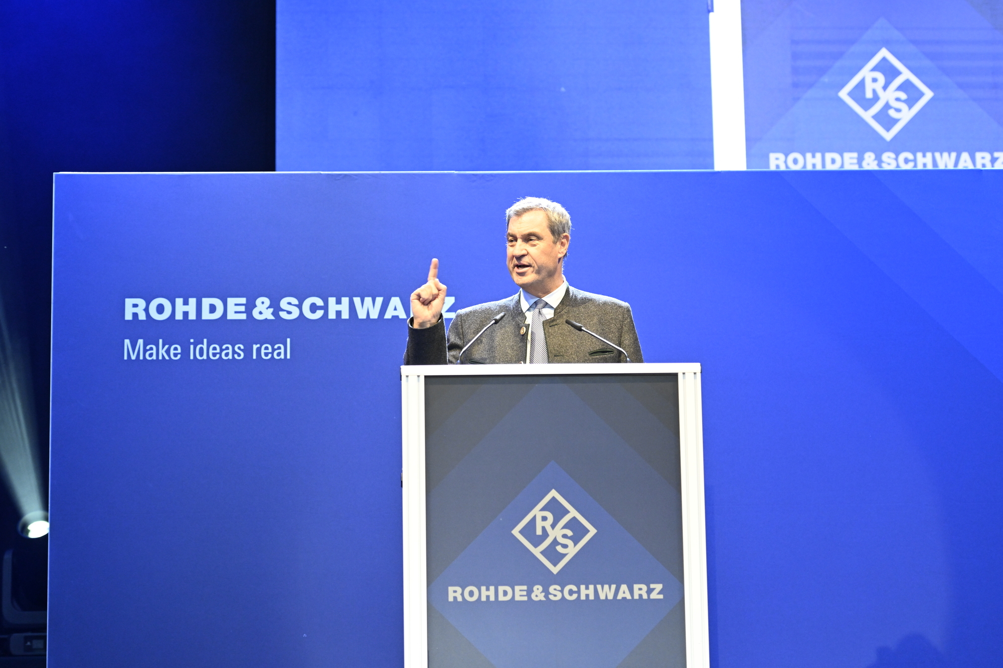 Ministerpräsident Dr. Markus Söder unterstreicht die Bedeutung von Rohde &amp; Schwarz und der Wirtschaftsregion Allgäu. Foto: Rohde &amp; Schwarz