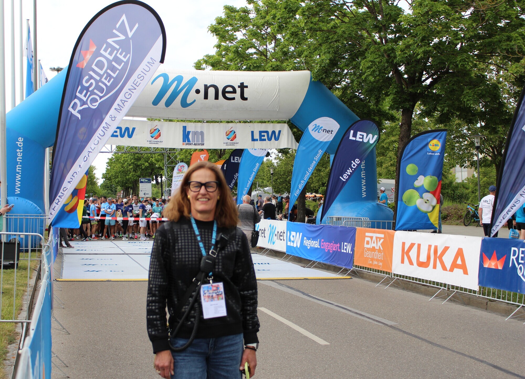 Veranstalterin Katja Mayer vor dem Start des 15. M-net Firmenlauf. Foto: B4BSCHWABEN.de
