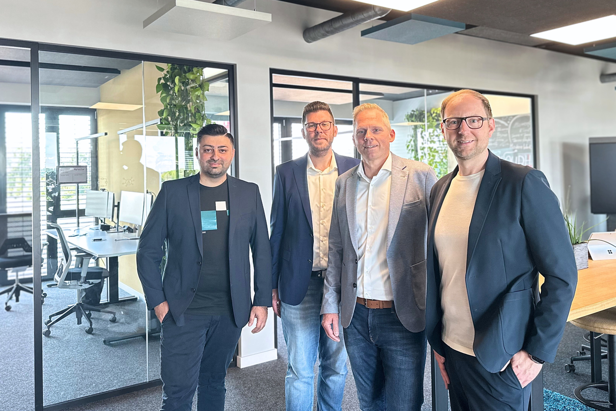 fly-tech richtet sich neu aus (v. r.): Tobias Wirth (Founder und CEO), Andreas Metz (Chief Technology Officer), Egon Stamp (Chief Customer Officer) und Özcan Sahin (Chief Sales Officer). Foto: fly-tech IT