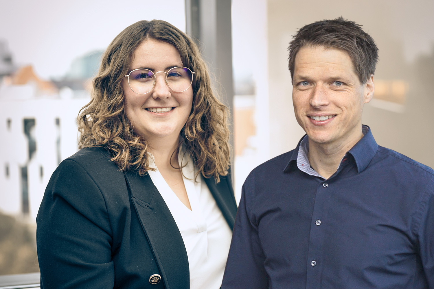 Die Vortragenden des Webinars sind zwei Experten der Präg Energiedienstleistungen GmbH &amp; Co. KG: Sophie Mazur ist Ingenieurin für Energietechnik, Christian Walther leitet den Bereich Energieberatung und Erzeugung. Foto: Präg
