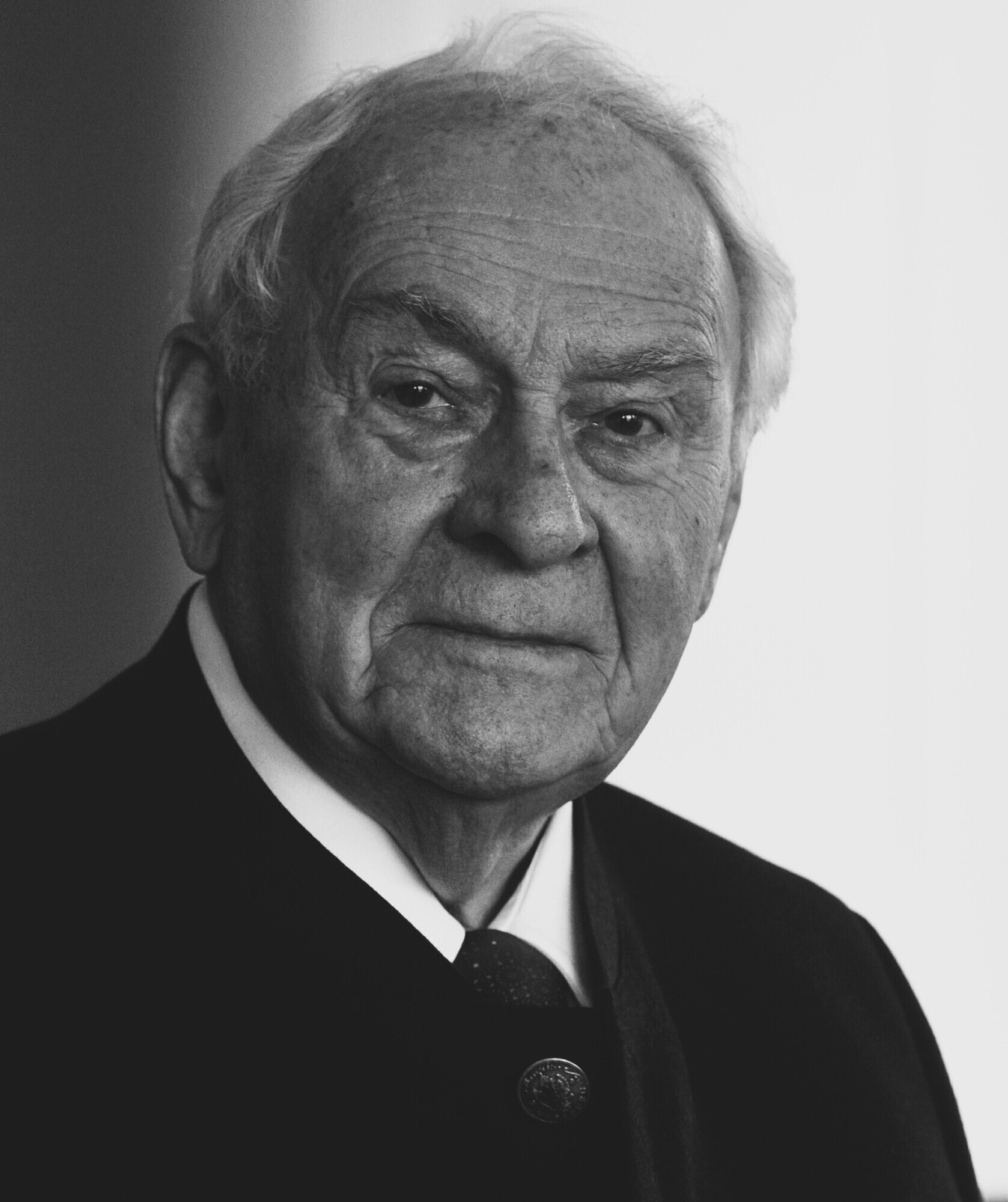 Hans Haibel, langjähriger Präsident und Ehrenpräsident der IHK Schwaben, ist im Alter von 95 Jahren verstorben. Foto: IHK Schwaben