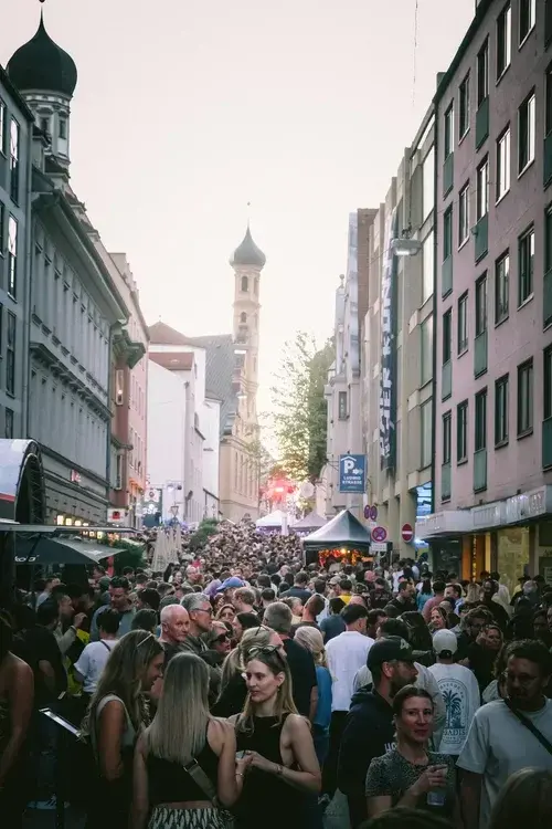 Rund 30.000 Besucher versammelten sich am Wochenende im theaterviertel, um Kunst, Kultur und das Miteinander zu feiern.