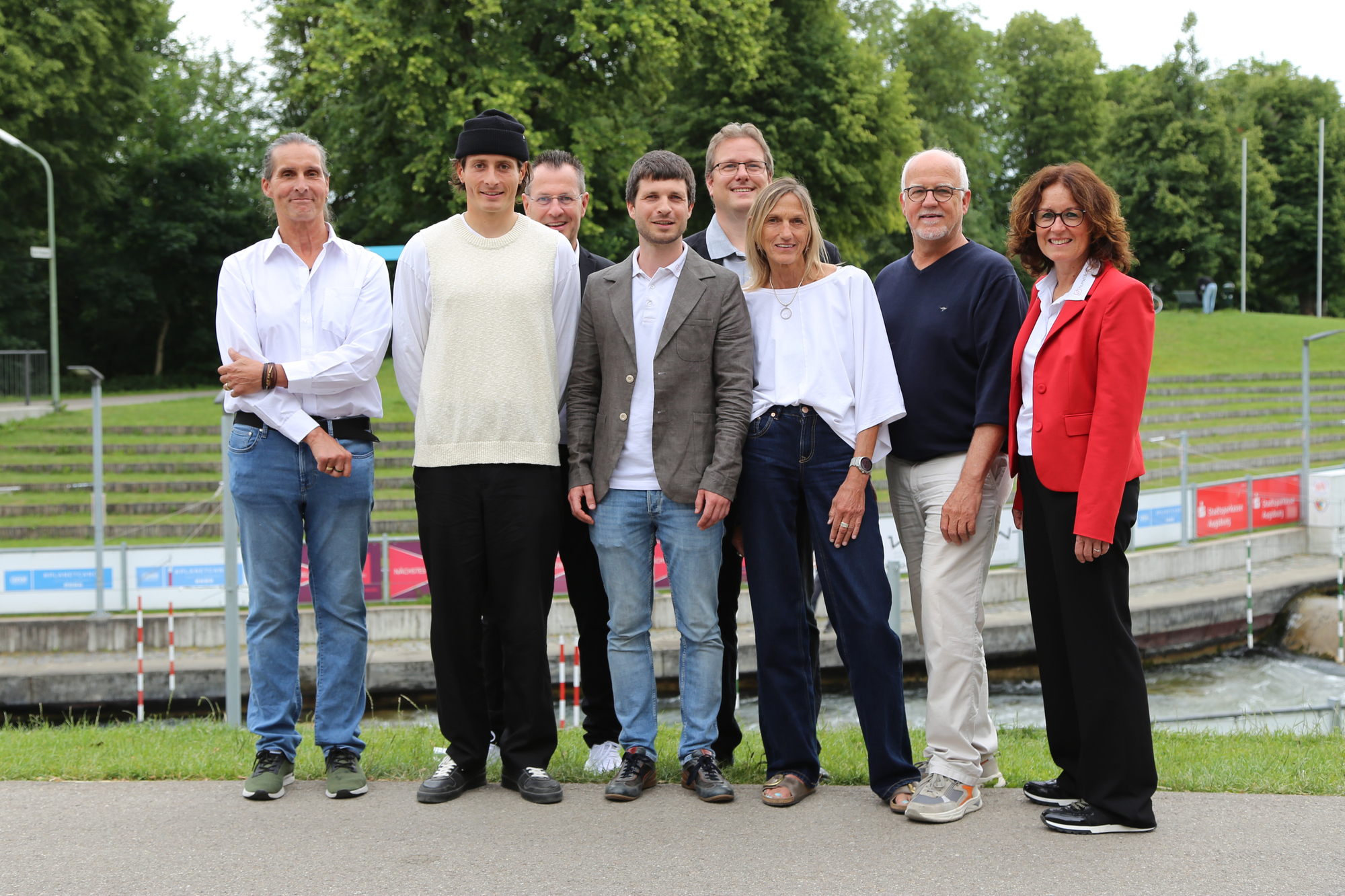 Bei einer Veranstaltung von Humedica e.V. diskutieren Experten, was Menschen dazu treibt über sich hinauszuwachsen. (v.l.n.r.):