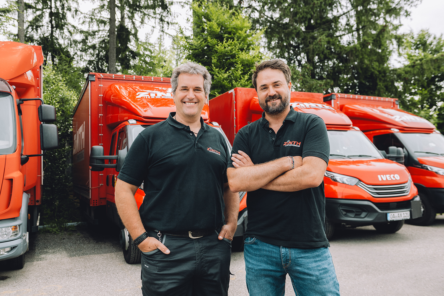 Christian Zinth (l.), operative Geschäftsführung, Verkehrsleitung und Schulungen, und Sebastian Zinth, administrative Geschäftsführung, Leitung Disposition, Personalwesen und Verkauf, leiten das Familienunternehmen gemeinsam. Foto: Zinth