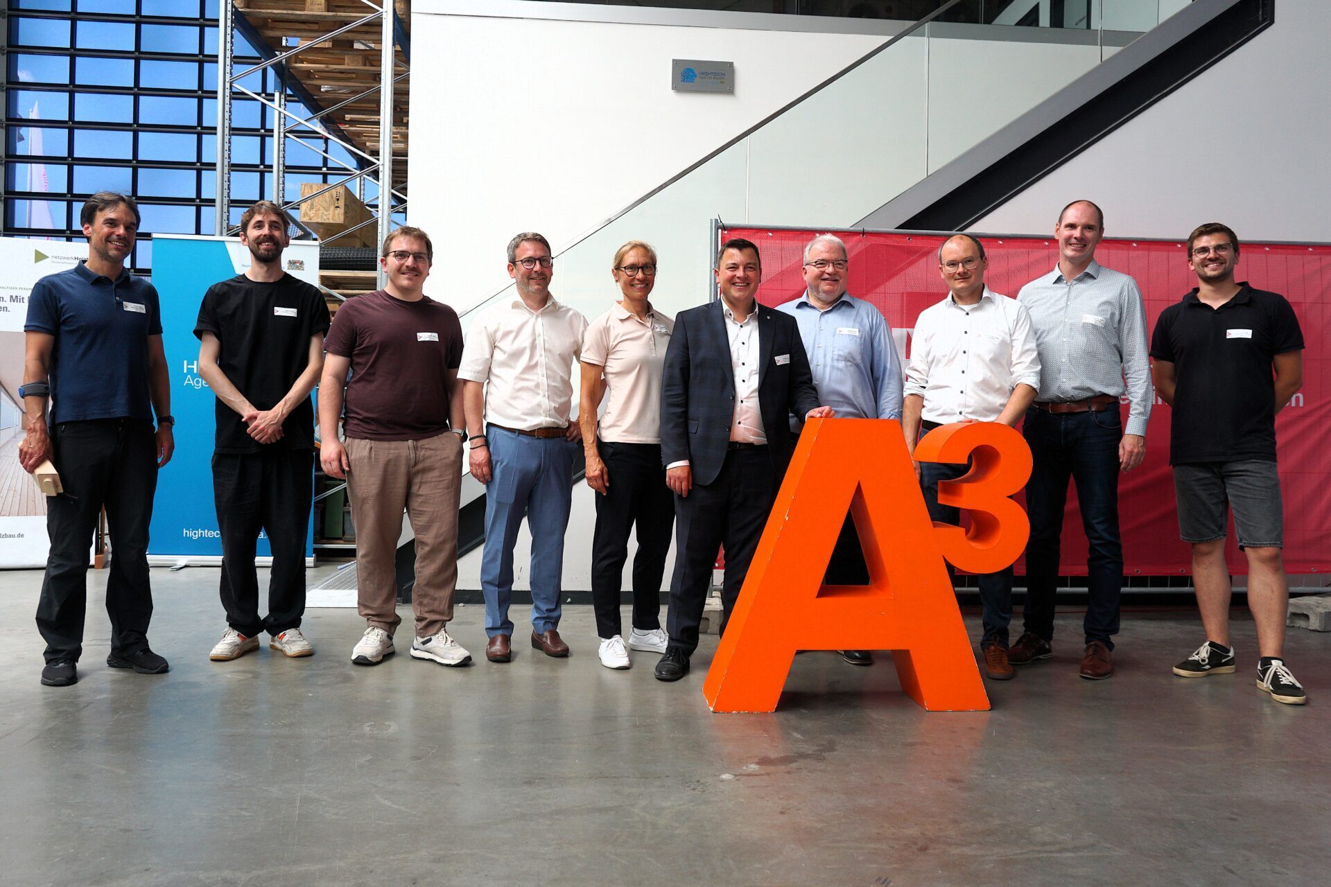 Digitales Bauen und Kreislaufwirtschaft stehen beim Innovation Walk im TTZ Aichach im Fokus. Eingeladen waren Vertreter aus Wirtschaft, Handwerk, Wissenschaft und Verwaltung. Foto: Regio Augsburg Wirtschaft GmbH