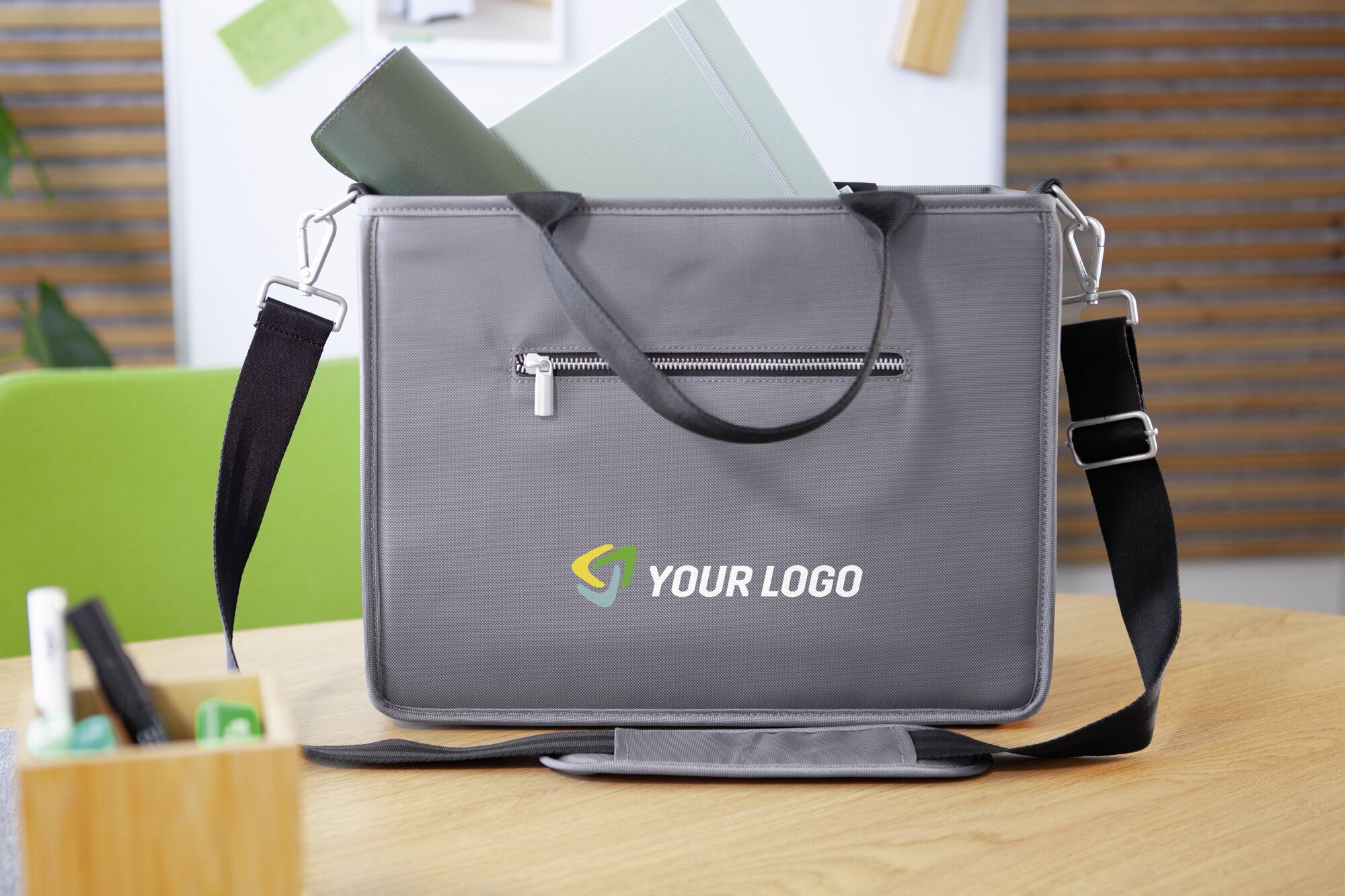 Mit den Desk Sharing Bags von Sigel bündeln Sie Organisation, Flexibilität und Markenidentität. Foto: Sigel