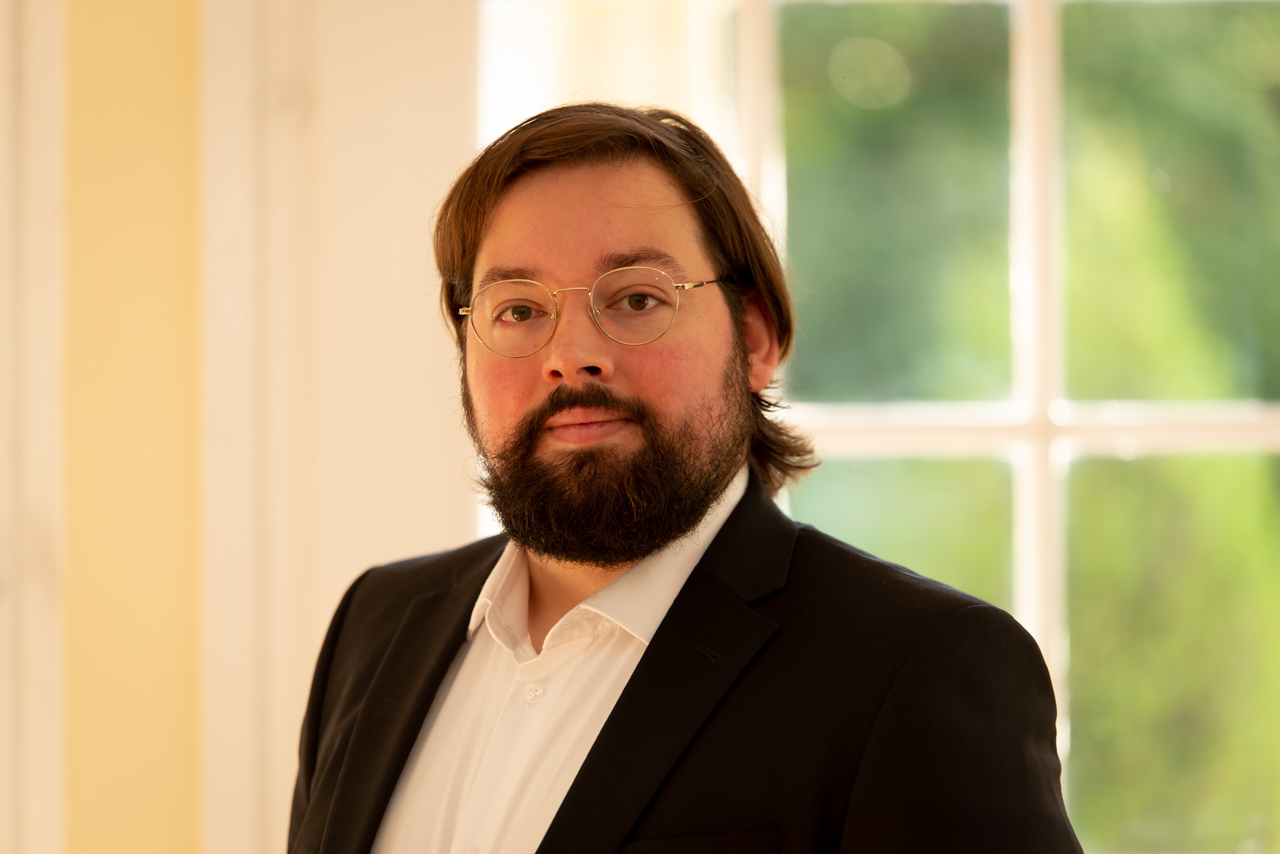 Paul Maares ist Referent für Kapitalmarkt und Anlegerschutz bei der Deutschen Schutzvereinigung für Wertpapierbesitz e.V.. Für unsere Redaktion hat er die Folgen eines möglichen Börsengangs von Kuka an der chinesischen Börse in Shenzhen eingeschätzt. Foto: Privat