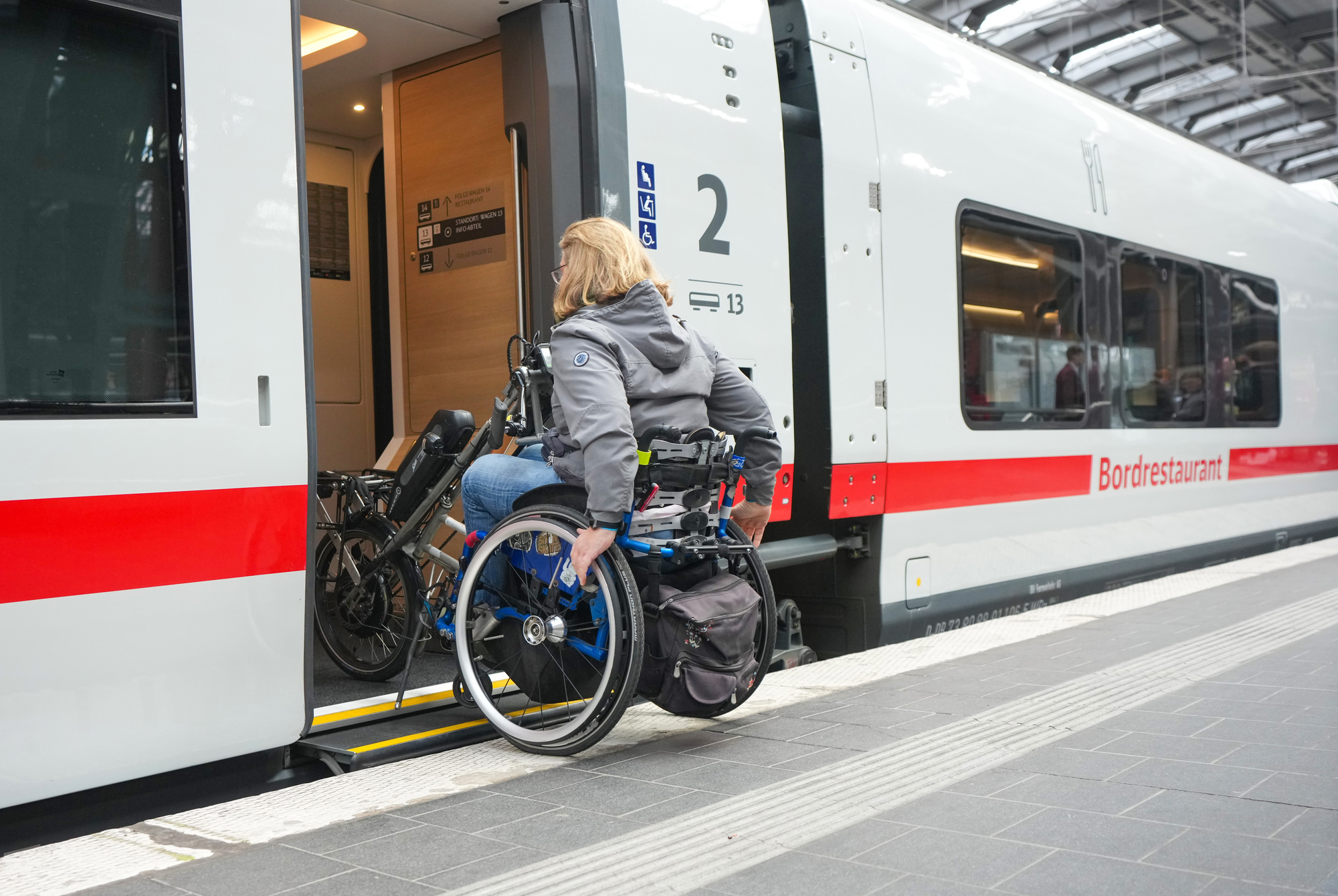 Der neue ICE L der Deutschen Bahn fährt jetzt auch nach Oberstdorf. Damit ist ebenerdiges Einsteigen möglich. Foto: Deutsche Bahn AG / Oliver Lang
