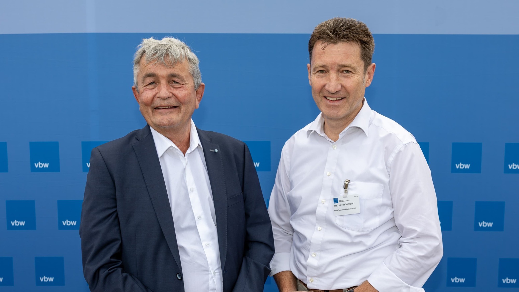 (v.l.n.r.): Bertram Brossardt, Hauptgeschäftsführer der vbw, und Markus Niedermeier, Leiter Geschäftskunden bei M-net blicken de