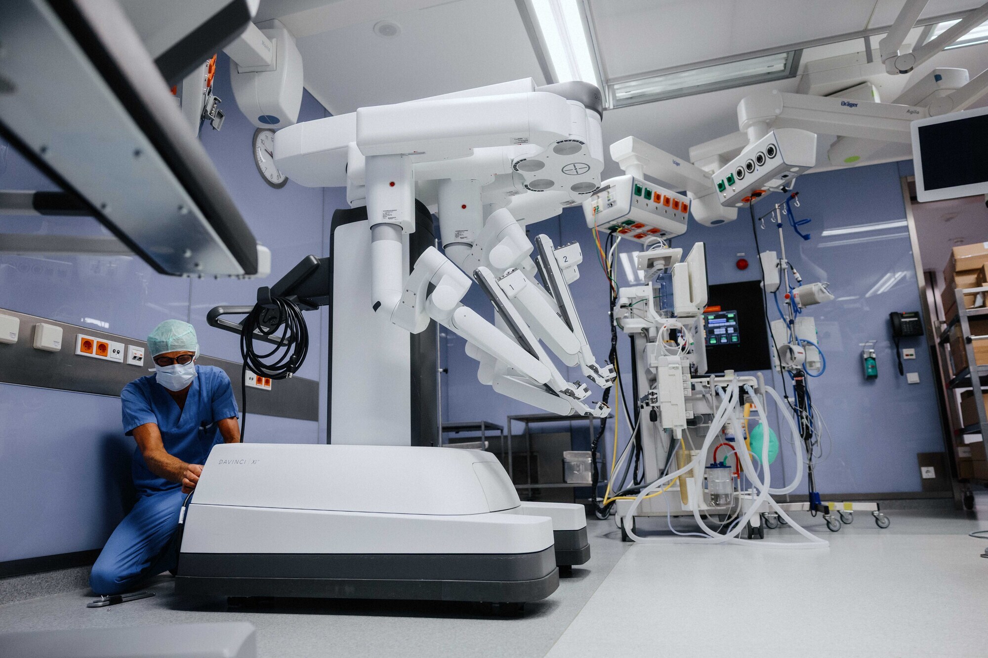 So sieht der DaVinci-OP-Roboter aus, der am UKA allen voran bei der Tumorchirurgie eingesetzt wird. Foto: UKA
