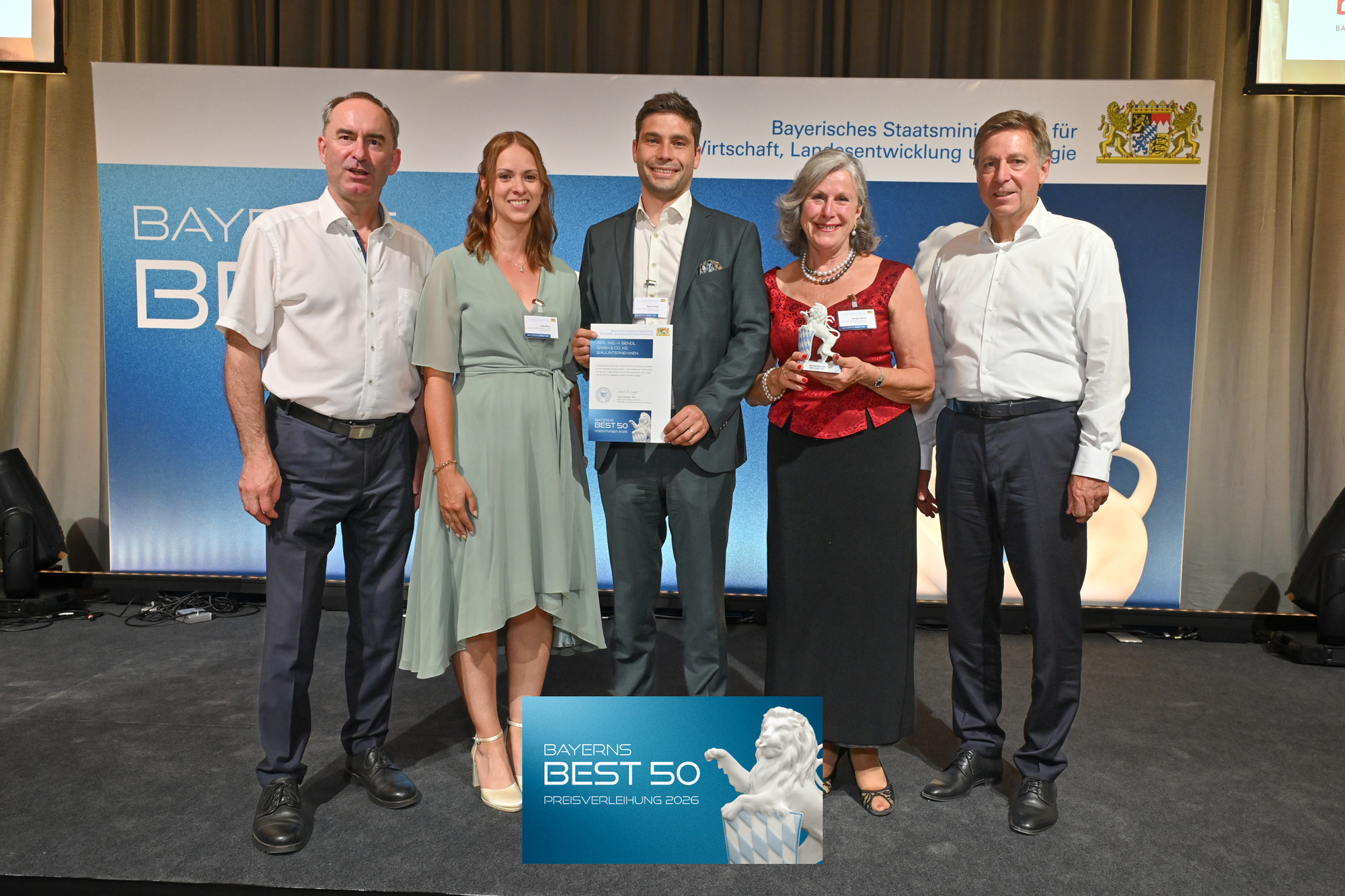 Von links: Hubert Aiwanger, Julia Klotz, Peter Finkel, Margot Bendl und Prof. Dr. Thomas Edenhofer. Foto: StMWi/Heuser