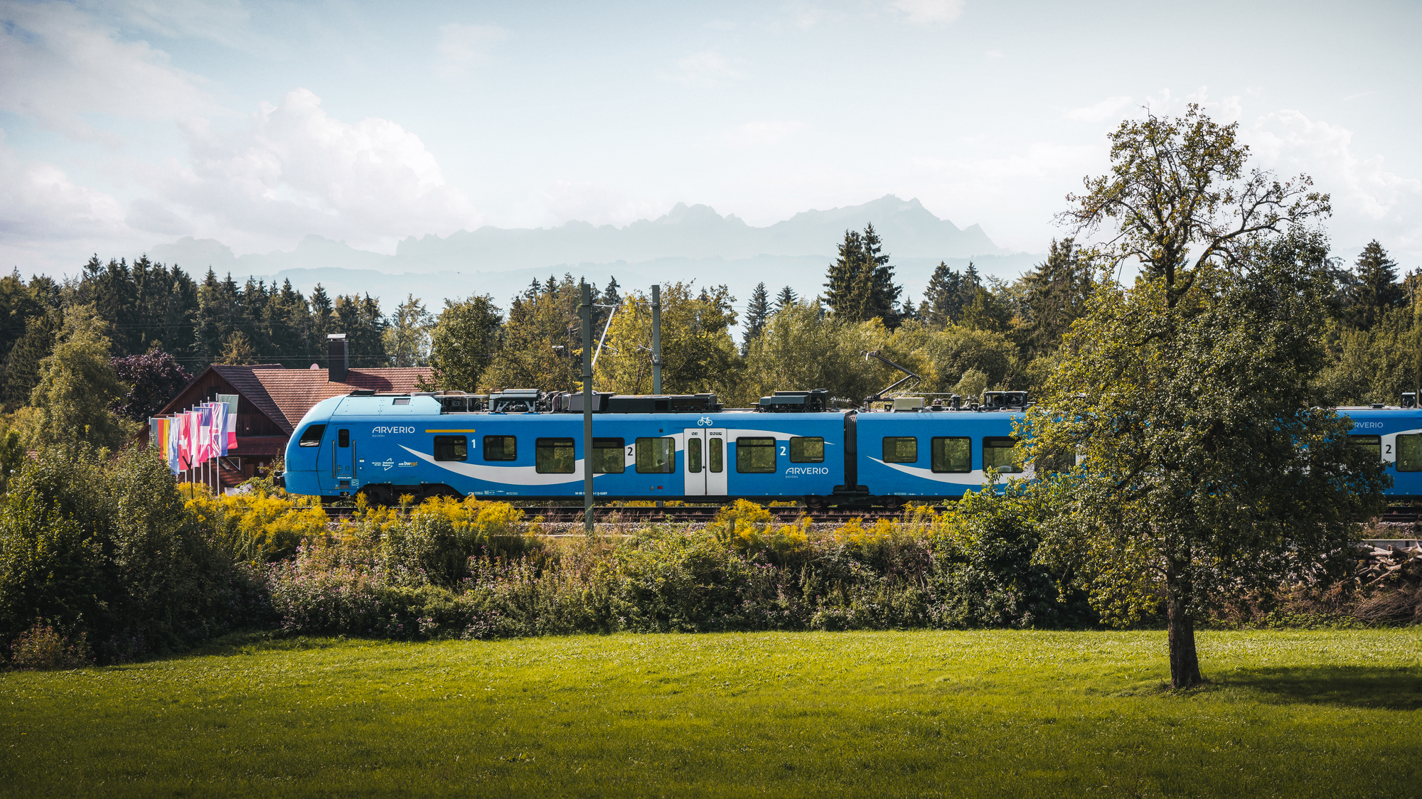 Zugreisende im Allgäu müssen weiter flexibel sein. Es kommt bis Mitte Dezember immer wieder zu Fahrplanänderungen. Foto: Arverio­, Fotograf­_Dietmar­ Denger