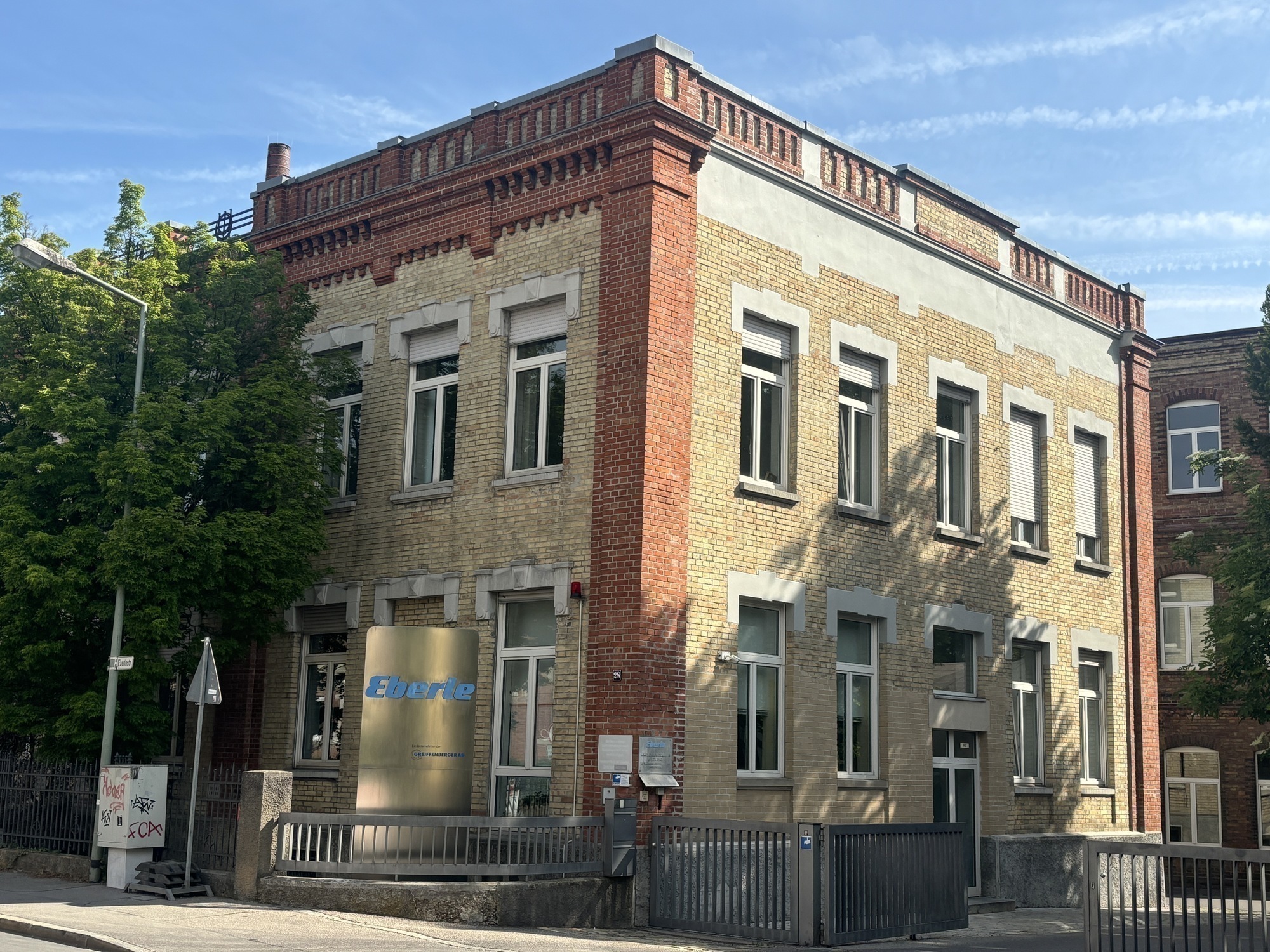 Der Hauptsitz von Eberle, Tochter der Greiffenberger AG, in Augsburg. Foto: Angelina Märkl / B4BSCHWABEN.de