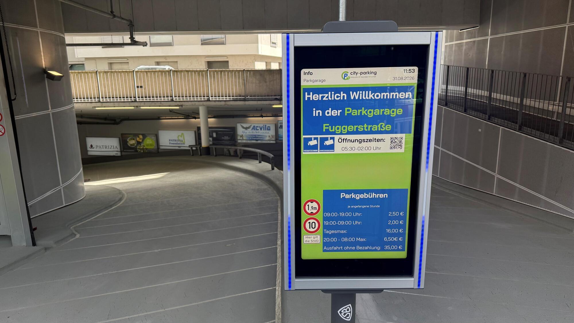 Parken in der Parkgarage Fuggerstraße funktioniert jetzt ohne Schranken. Es gelten neue Preise. Foto: K86