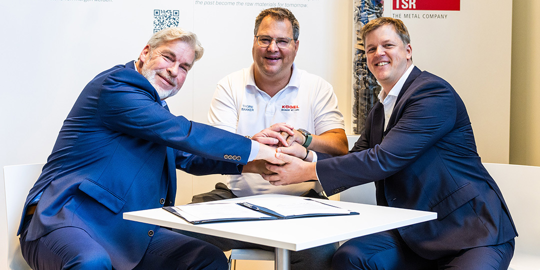 Sascha Hähnke (Geschäftsführer von Remondis Sustainable Services), Thore Bakker (CSO Kögel Trailer) und André Zick (Business Development Manager bei TSR Resource). Foto: Remondis / Kögel Trailer