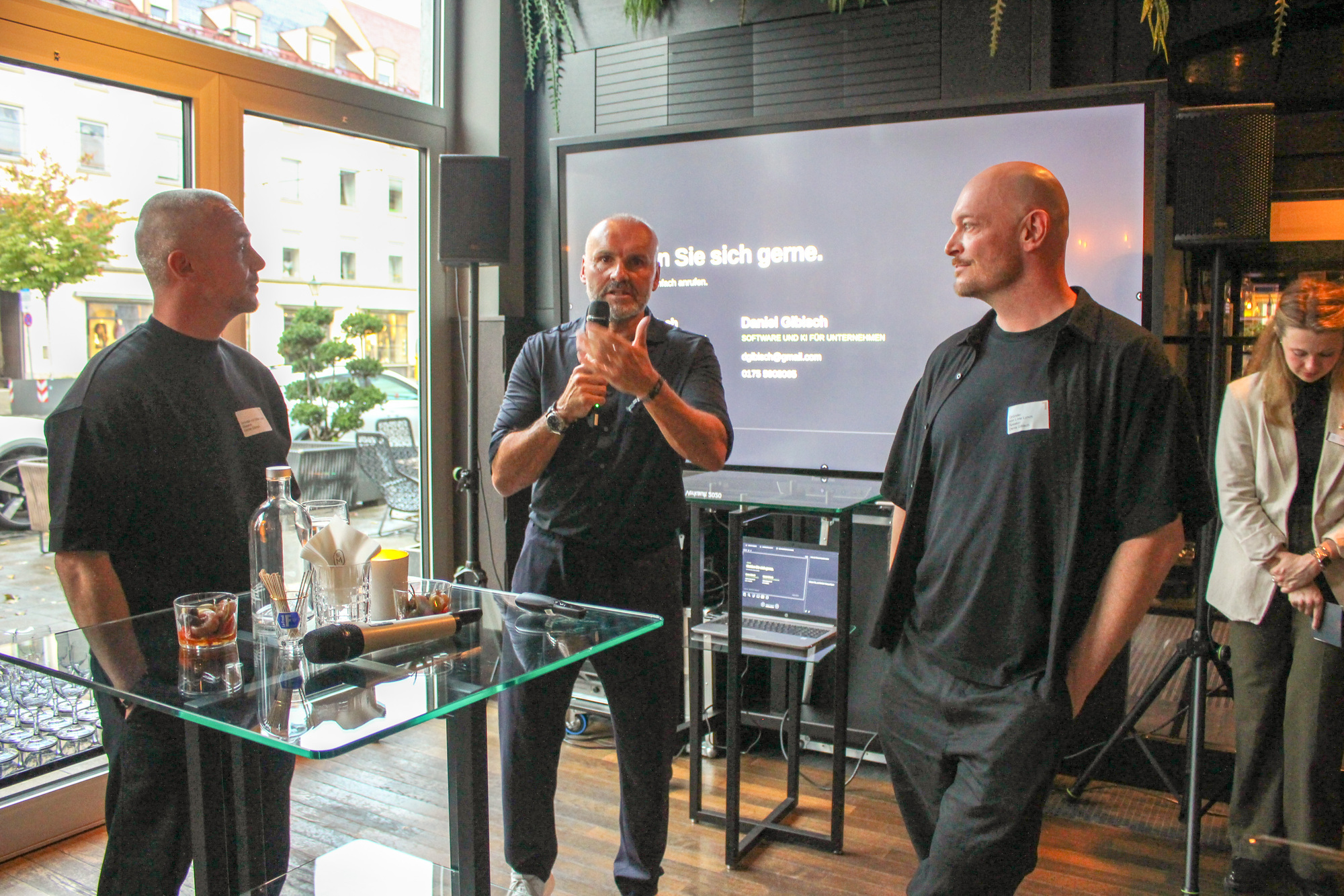 Die Little Lunch-Gründer Daniel (l.) und Denis (r.) Gibisch waren als Speaker bei "Talente für die Region" eingeladen. Mit Christian Gebler, Gründer von Talente für die Region, sprechen sie über ihre Start-up-Zeit. Foto: B4B/ Katharina Seeburger