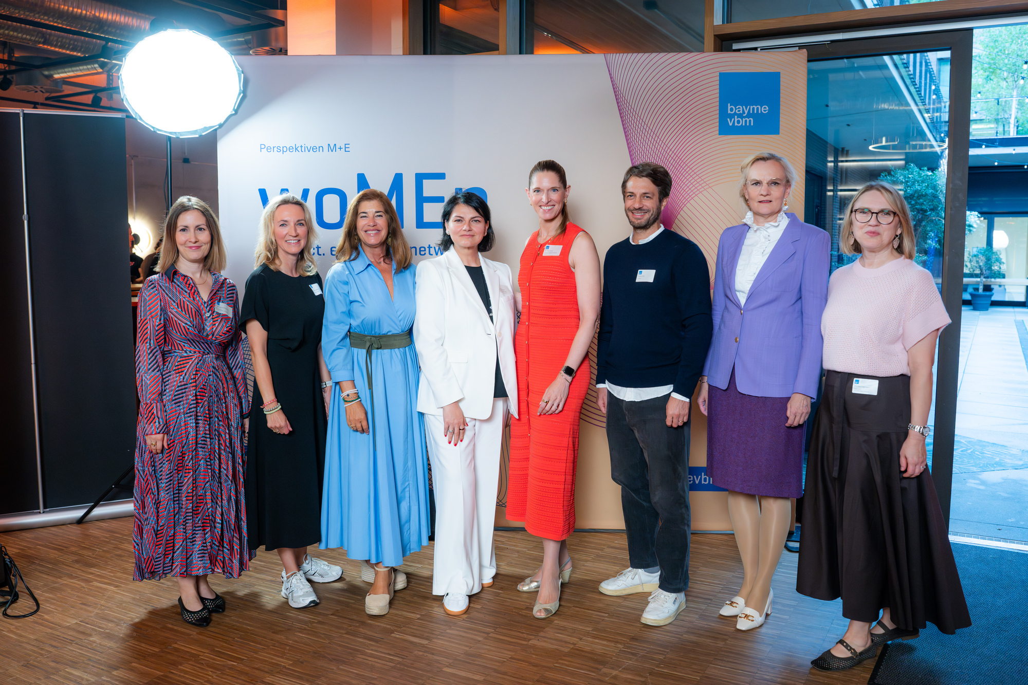 Von links: Stephanie Ammicht, Geschäftsführerin bayme vbm Schwaben, Dr. med. Miriam Goos, Neurologin, Begonia Vazquez Merayo von net4tec, Ramona Meinzer, Geschäftsführende Gesellschafterin von Aumüller Aumatic, Dr. Kati Ernst, Gründerin von ooia, Florian Eibl, Head of Science bei Egym, Dr. Jutta Krogull, Geschäftsführerin bayme vbm Niederbayern, Monika Stiglmeier, Geschäftsführerin bayme vbm Oberpfalz. Foto: Bayme vbm