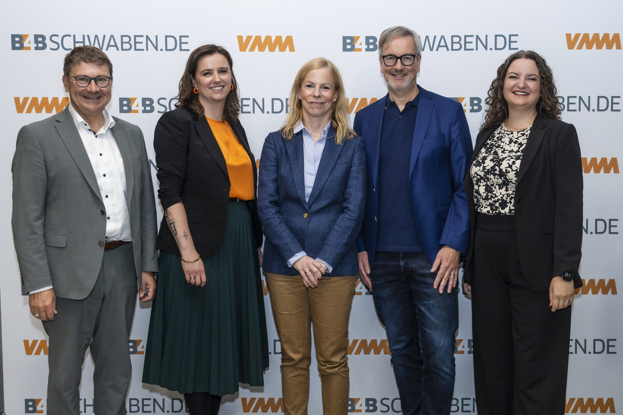 Ein Highlight ist der B4B Talk. Zu Gast waren (von links nach rechts): Dr. Bernd Ohnesorge, Siemens Healthineers, Lisa Figas, TelemetryDeck, Prof. Dr. Katharina Beyer, Universitätsklinikum Augsburg, Richard Goerlich, Universitätsklinikum Augsburg und Moderatorin Lisa Graf. Foto: Bernd Jaufmann / VMM