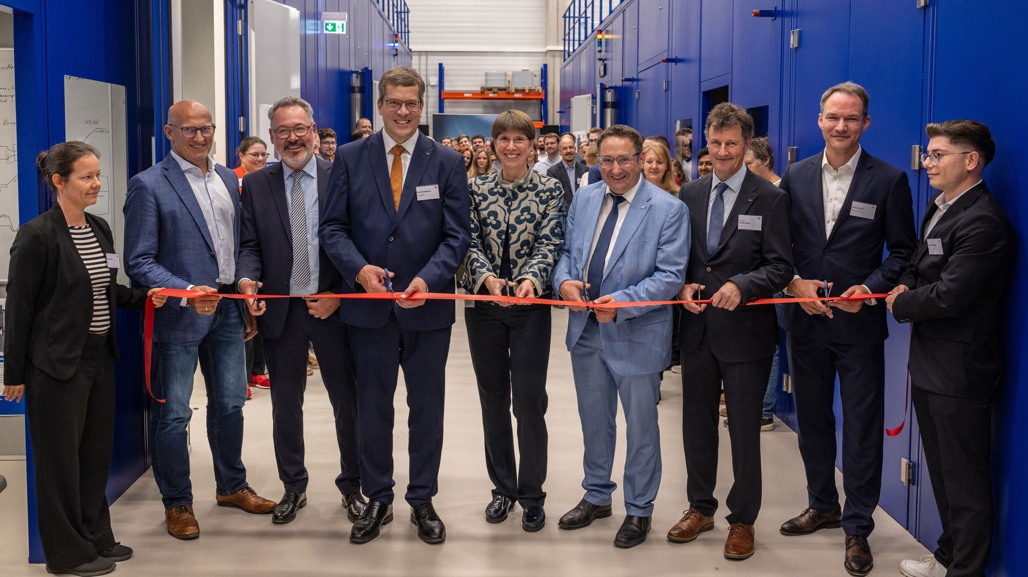 Von links: Maria Cortes, Anton Rittel, Thomas Köhler, Bernd Zitzelsberger, Prof. Sabine Ardey, Tobias Gotthardt, Dr. Markus Fischer, Andreas Schilp sowie Antonio La Maida. Foto: DLR