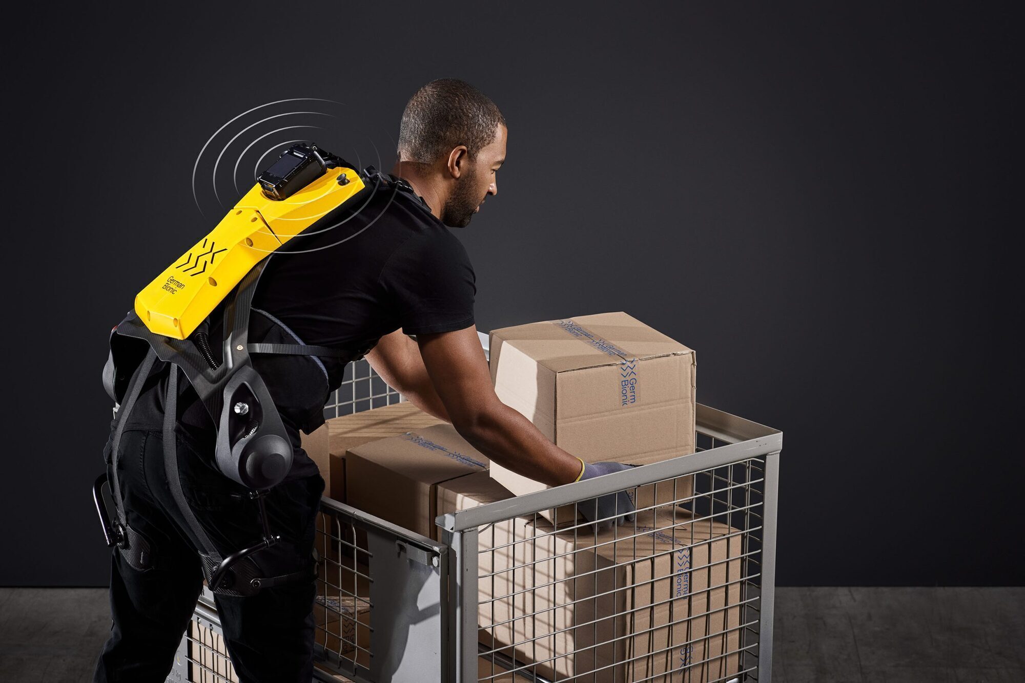 Die Exoskelette von German Bionic unterstützen dabei, schwere Lasten zu heben. Das Start-up hat inzwischen einen Investor gefunden. Foto: German Bionic