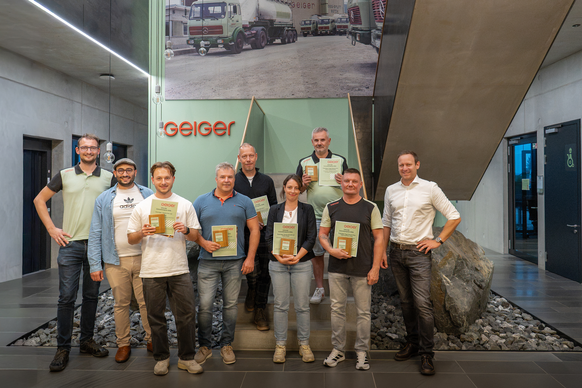 Die Geiger Gruppe hat kürzlich erneut ihren Innovationspreis verliehen. Beim Innovationsabend am Unternehmensstandort Herzmanns
