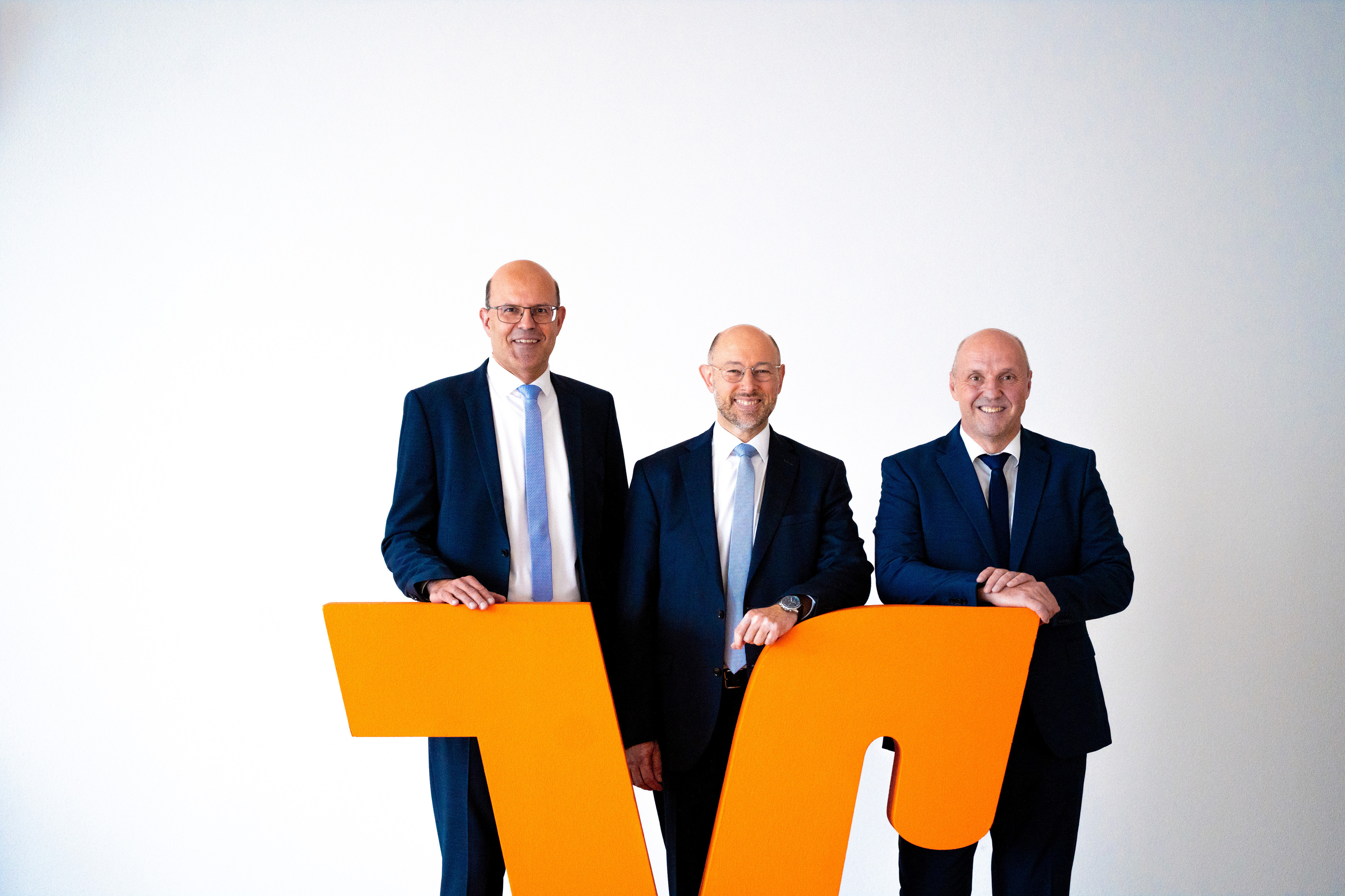 Das neue Vorstandsteam der Raiffeisen-Volksbank Ries eG: Klaus Pelz, Dr. Walter Greiner, Bernd Frisch. Foto: Maria Ladegaard-Pedersen