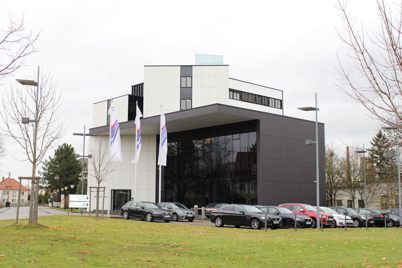 Am Standort der SGL in Meitingen. Foto: B4BSCHWABEN.de