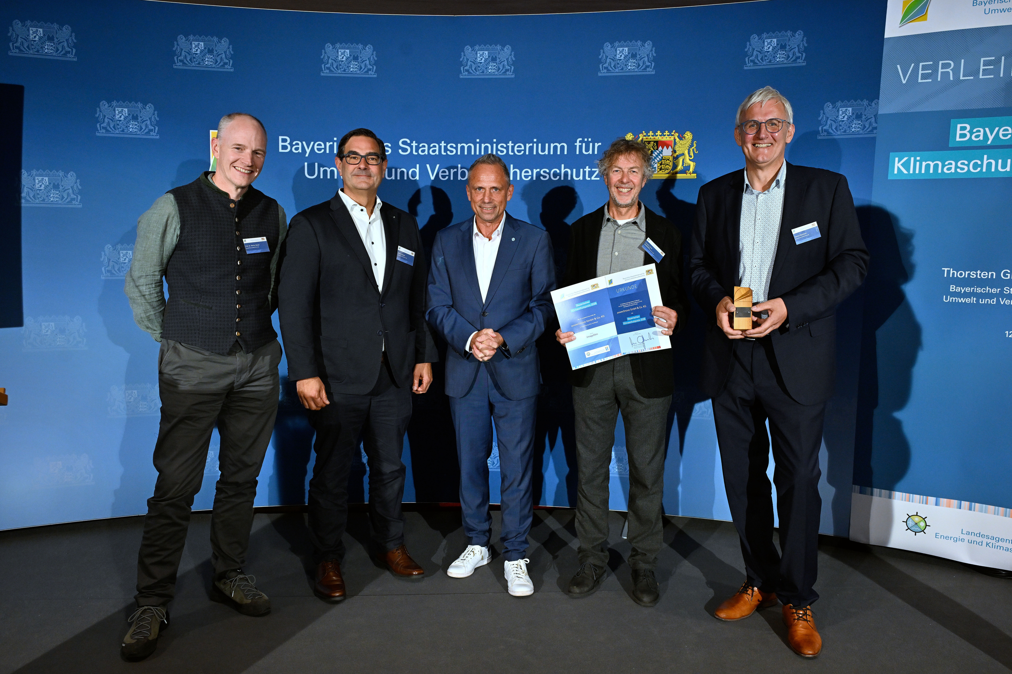(v.l.n.r.): Prof. Dr. Martin Steyer (Mitgründer und Geschäftsführer von Power2move), Martin Haslsch (Haslach Bus), Thorsten Glau