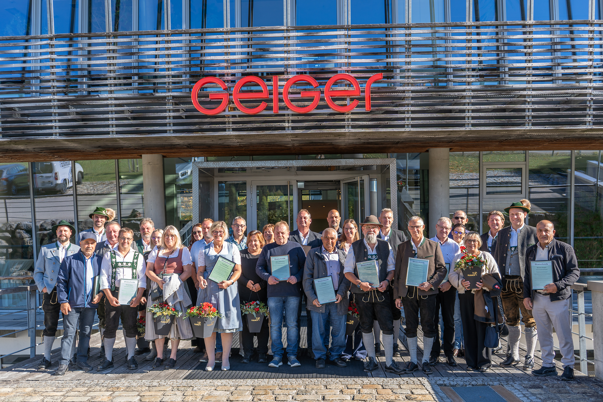 Die Geiger Gruppe ehrt 33 Jubilare an ihrem Hauptsitz in Oberstdorf.