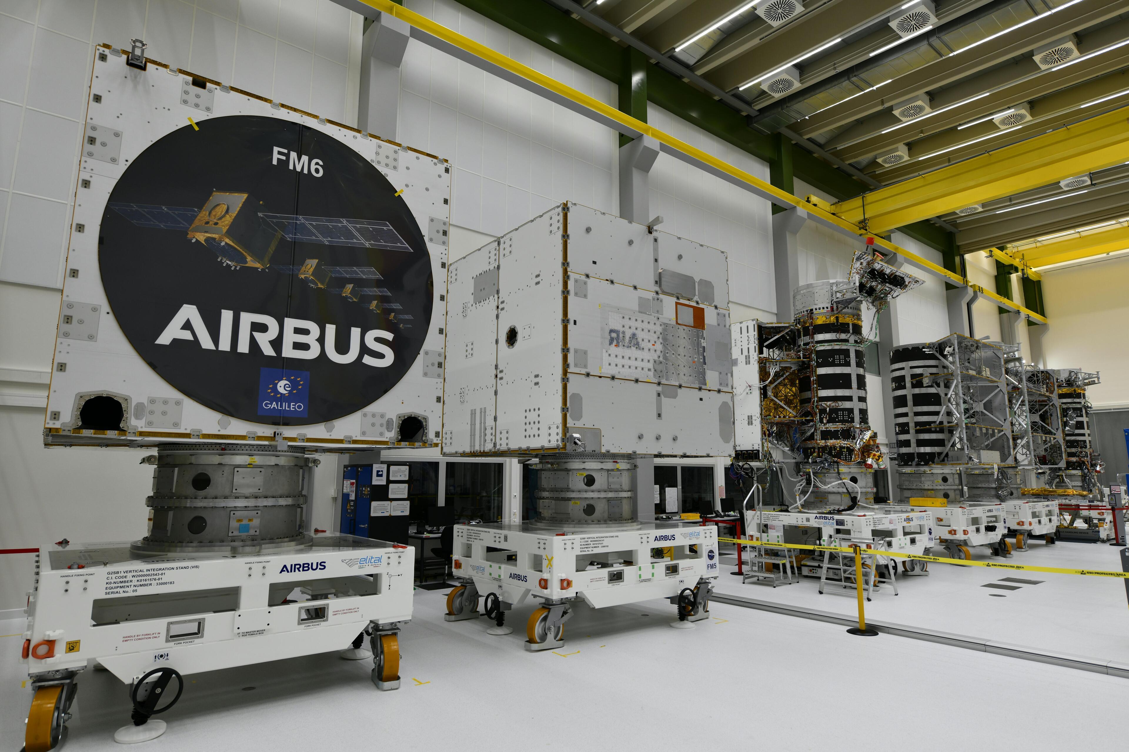 Die Galileo-Satelliten der zweiten Generation, wie sie aktuell im Airbus-Werk Friedrichshafen stehen. Foto: ESA